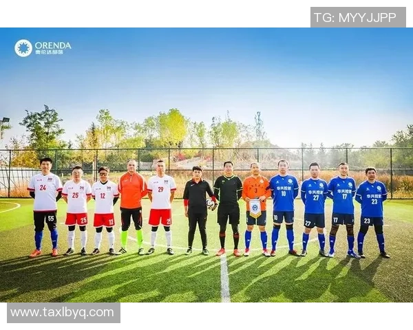 球星足球素描展现绿茵激情与运动之美