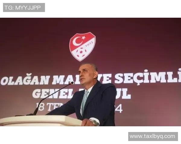 足球巨星公开挑战教练权威引发风波球迷与管理层纷争不断