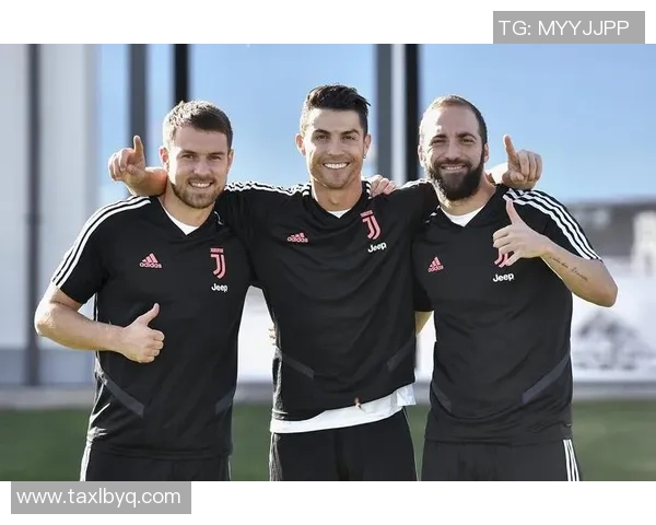 足球球星精彩瞬间：全球顶级球员高清照片合集欣赏